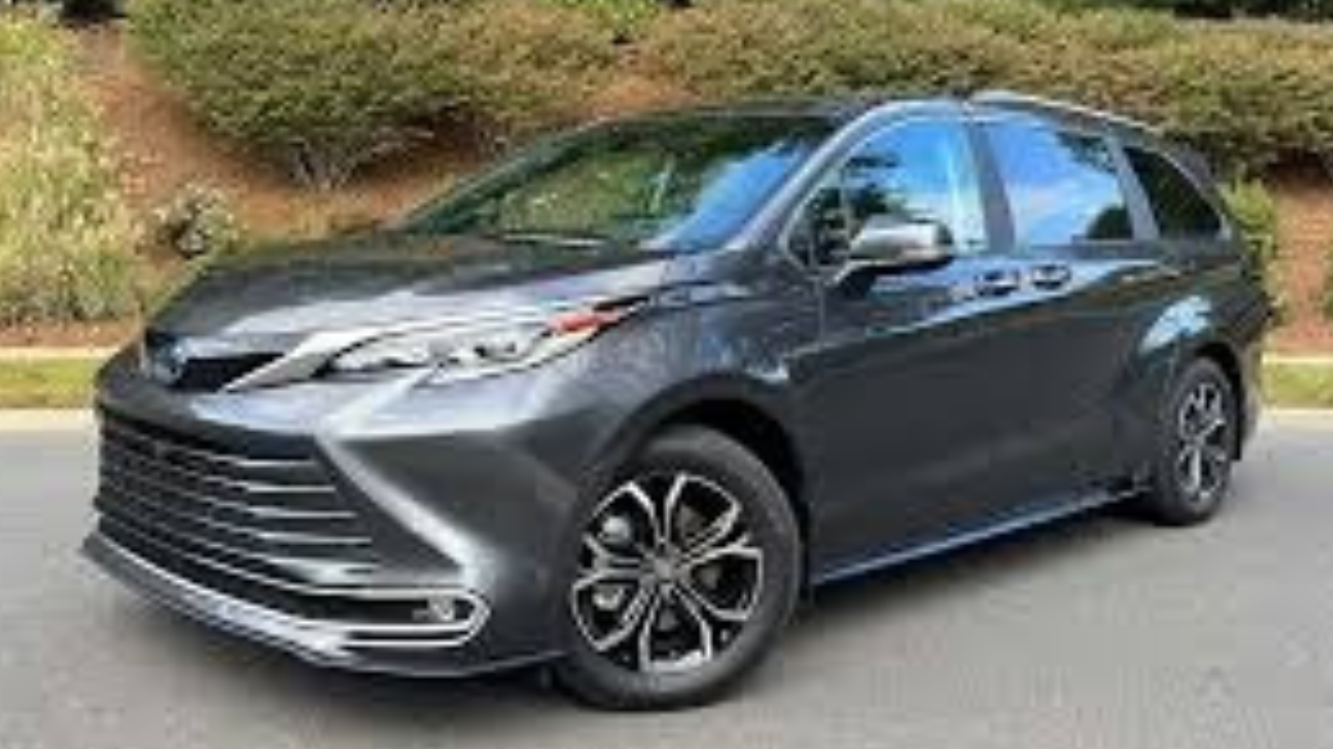 2025 Toyota Sienna Platinum